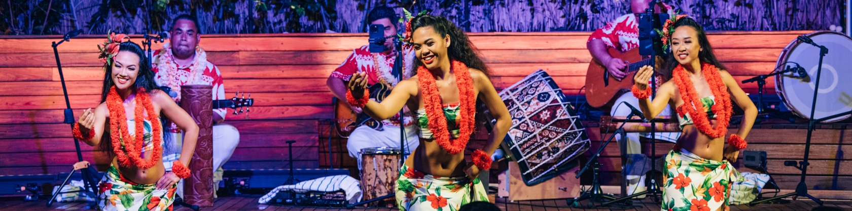 Authentic Hawaiian Dinner Show in Waikiki